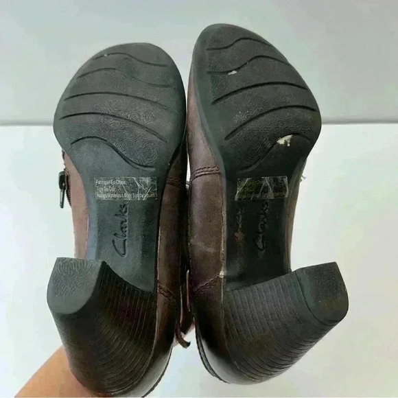 Clarks Bendables Brown Leather Ankle Booties with Heel Womens Shoes Size 6 - Picture 11 of 11